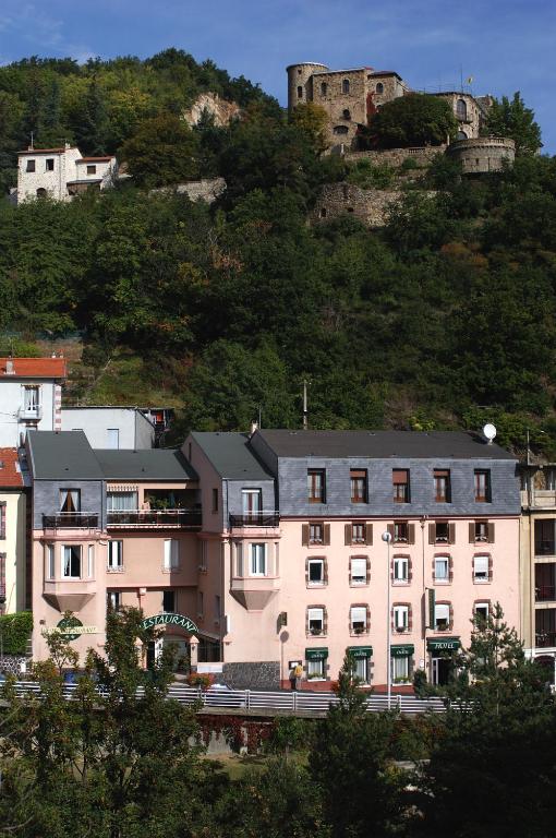 Nespecifikovaný výhled na hory nebo výhled na hory při pohledu z hotelu