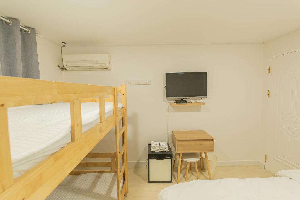 Postel nebo postele na pokoji v ubytování James Blue Hostel