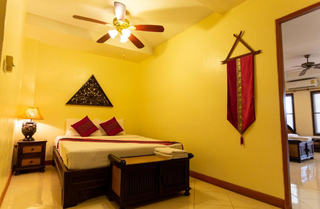 Chang Charlie Inn, Boutique - Resim 20