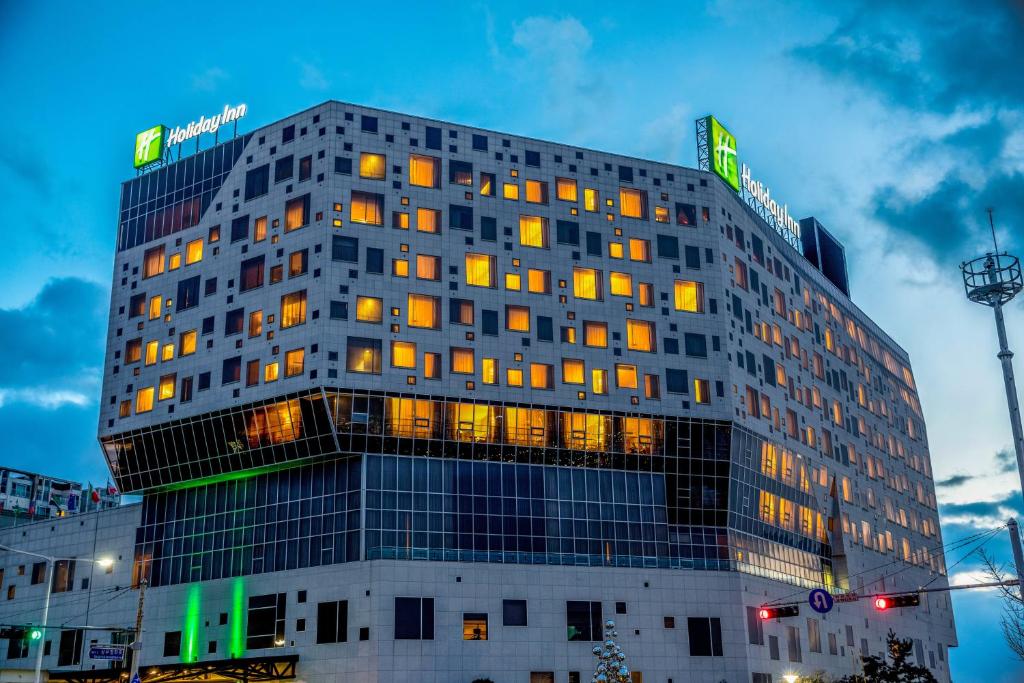 a tall building with windows on the side of it at Holiday Inn Gwangju, an IHG Hotel in Gwangju