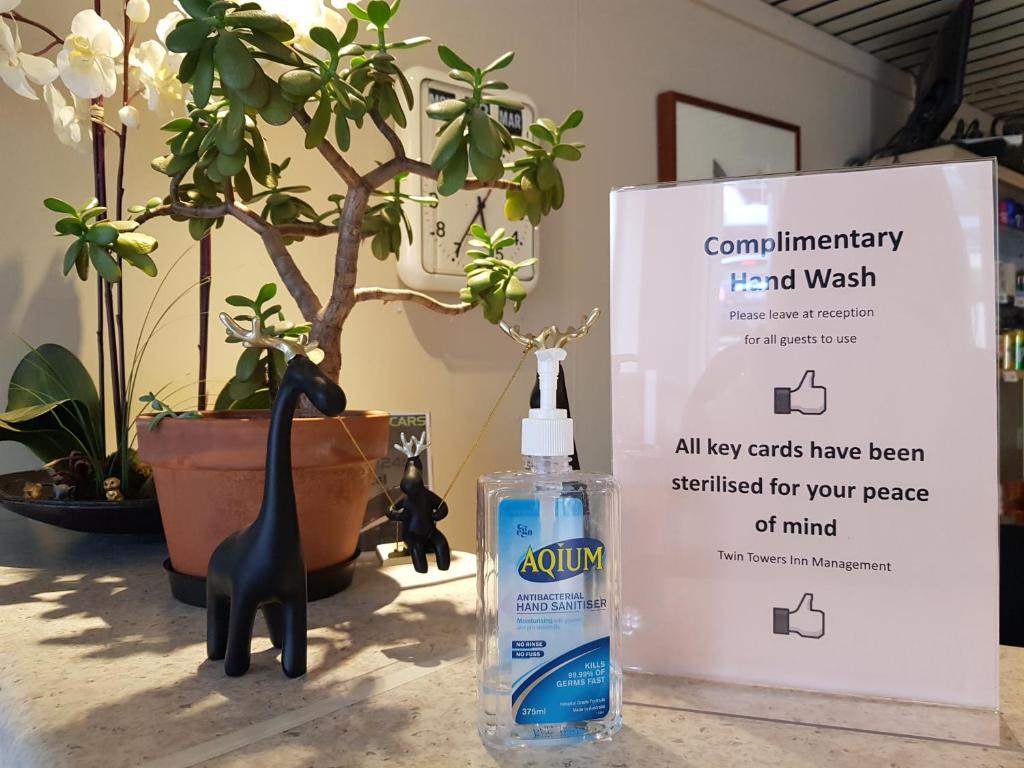 Twin Towers Inn - Resim 20