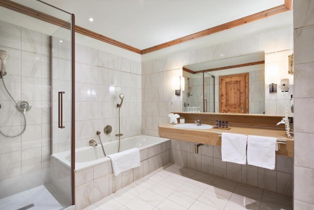 Koupelna v ubytování Hotel Singer – Relais & Châteaux