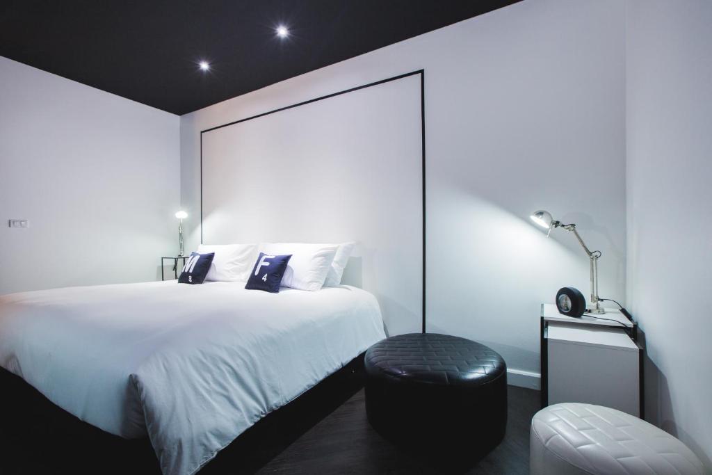 
Deluxe Double bed ( No Bathtub ) + Free 24 hrs. Coworking Space
