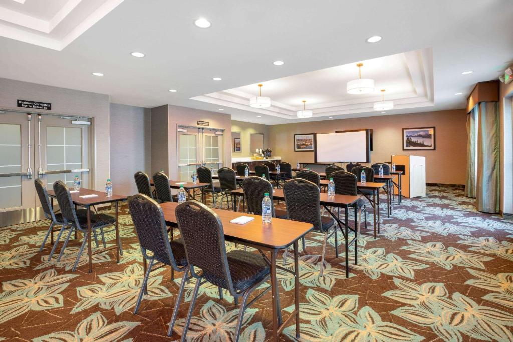 La Quinta by Wyndham Bellingham photo