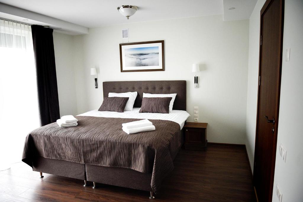 Motel Panorama - King Room With Roll-In Shower - Disability Access