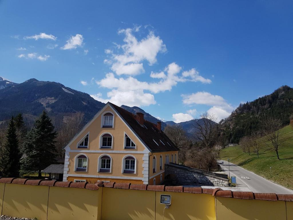 Nespecifikovaný výhled na hory nebo výhled na hory při pohledu z hotelu