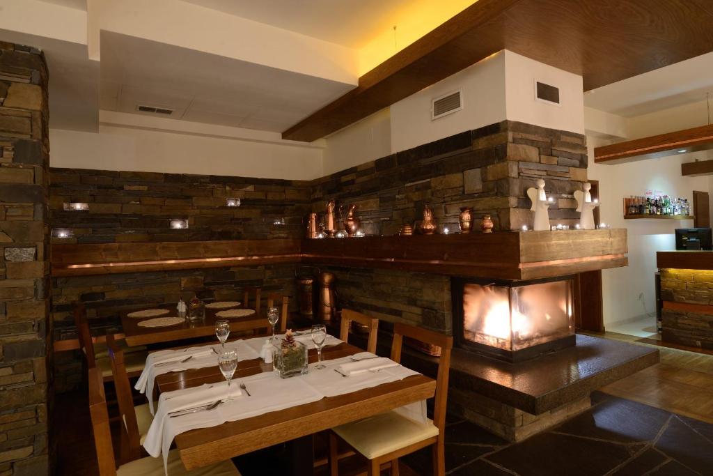 Restaurace v ubytování Pensjonat Orla Perc