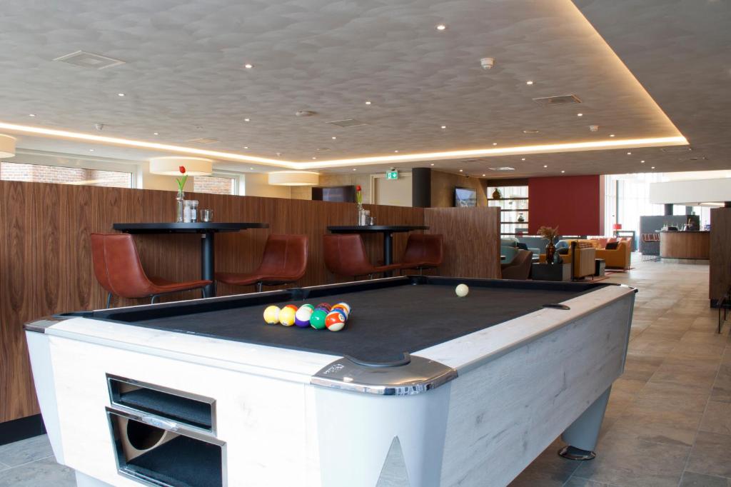 Biliár nebo kulečník v ubytování Bastion Hotel Arnhem