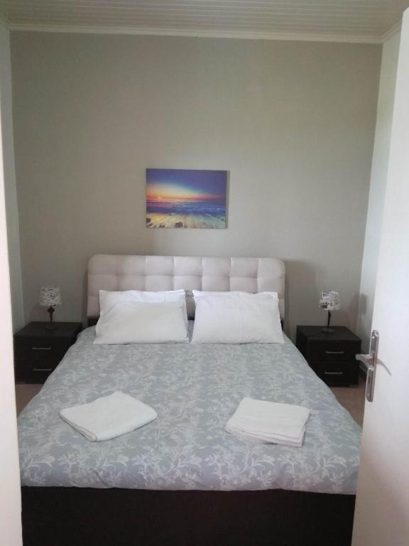 A bed or beds in a room at Marathi Blue