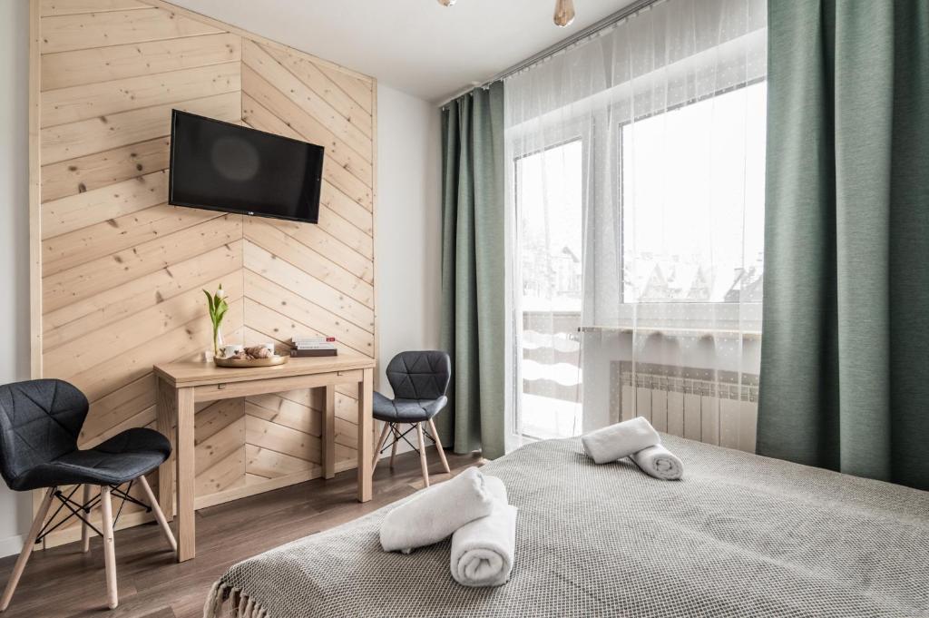 Televízia a/alebo spoločenská miestnosť v ubytovaní Apartamenty Smrekowa Turnia