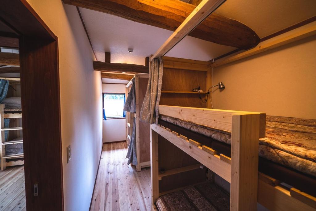 Двухъярусная кровать или двухъярусные кровати в номере Guest House Himawari Dormitory Room - Vacation STAY 32624