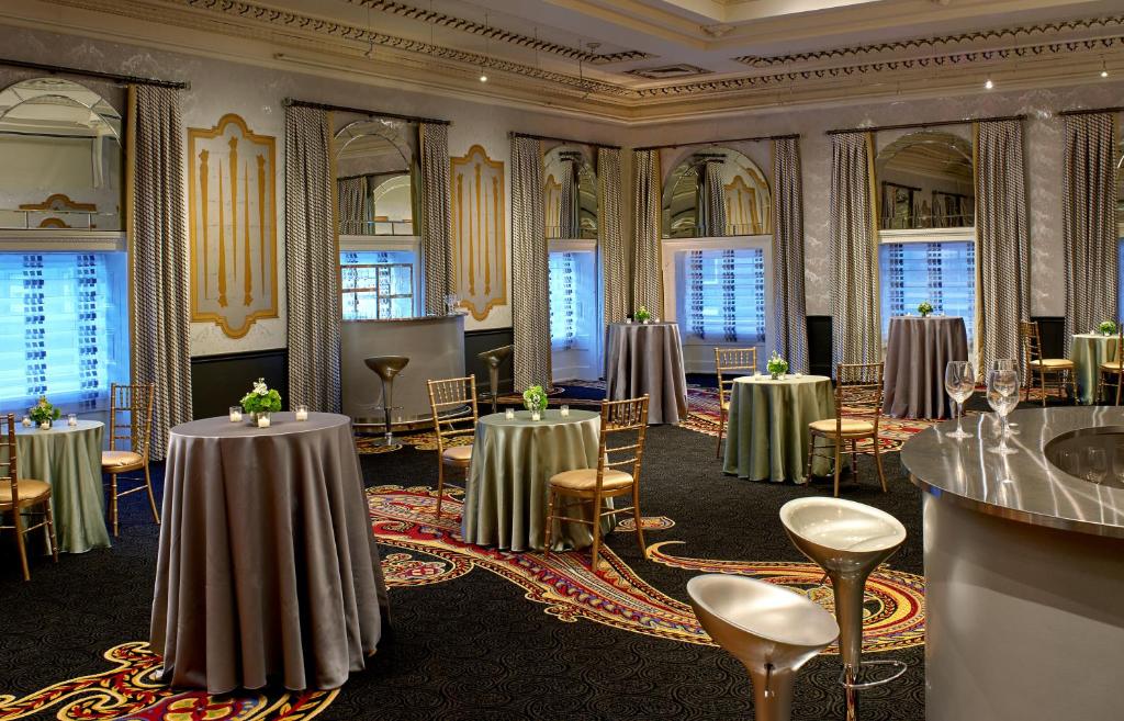 Restaurace v ubytování Kimpton Hotel Monaco Washington DC by IHG