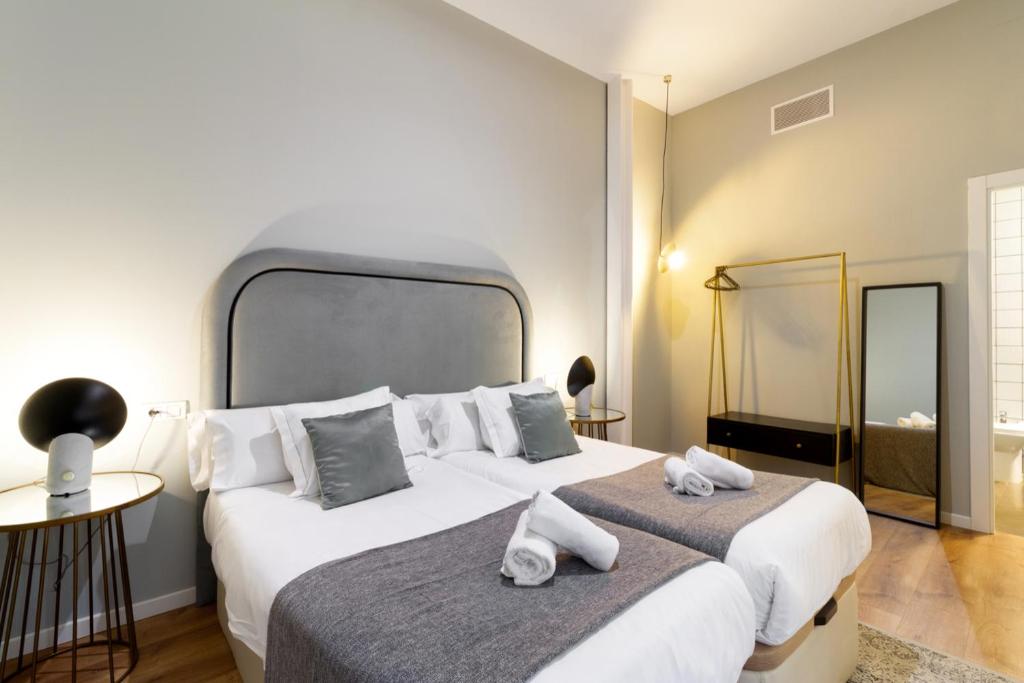 A bed or beds in a room at Apartamentos Casapalma Centro Histórico