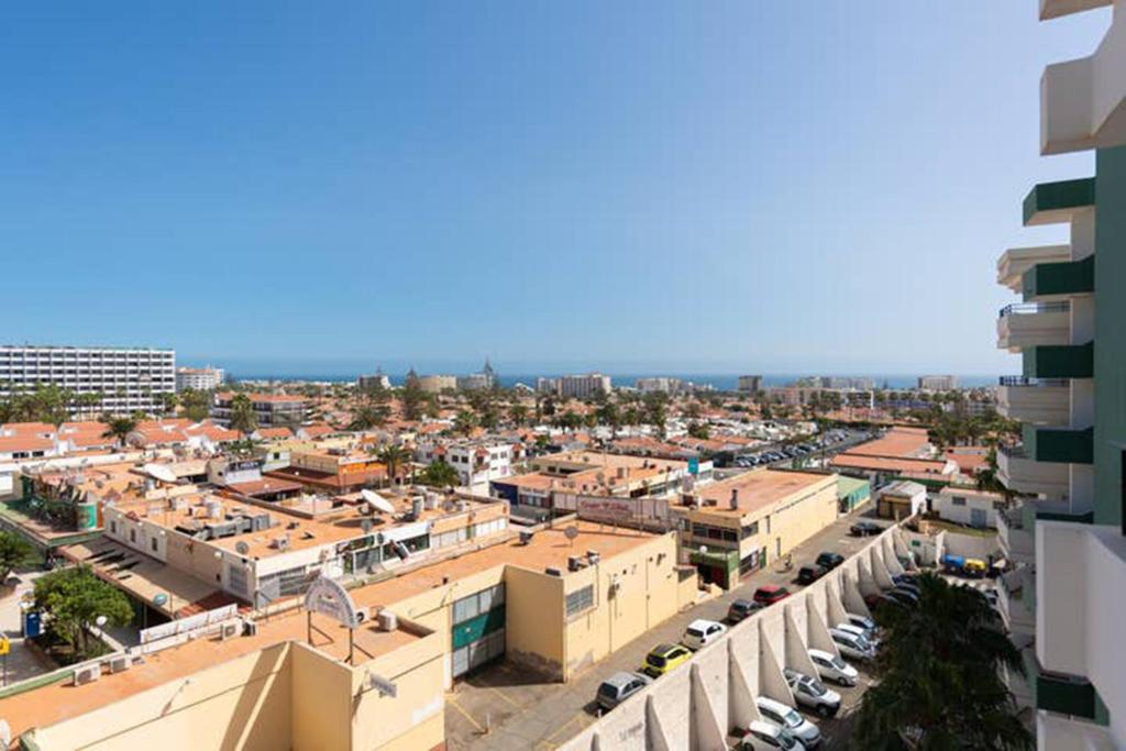 Nespecifikovaný výhled na destinaci Maspalomas nebo výhled na město při pohledu z apartmánu