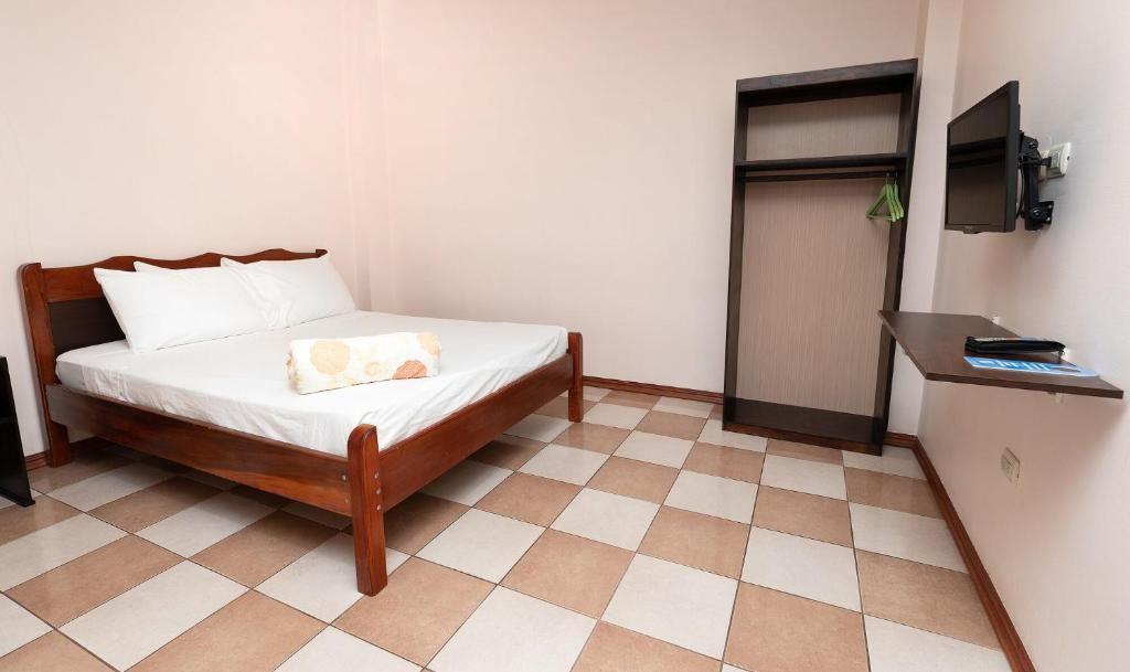 Hotel Puntarenas Beach - Budget Doppelzimmer - Kein Fenster