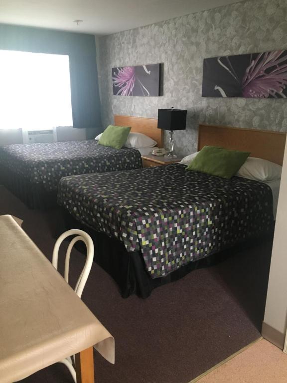 Postel nebo postele na pokoji v ubytování Almada Inn