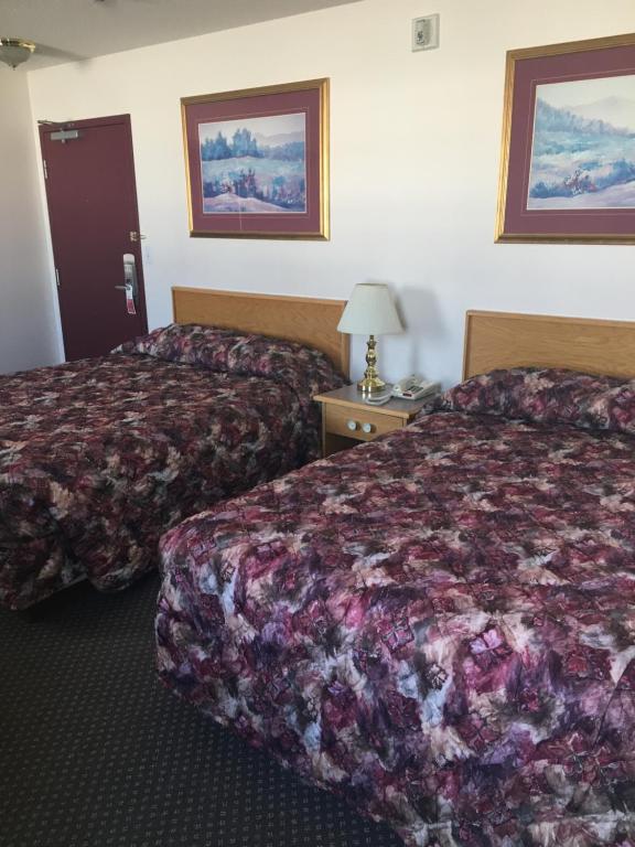 Postel nebo postele na pokoji v ubytování Almada Inn