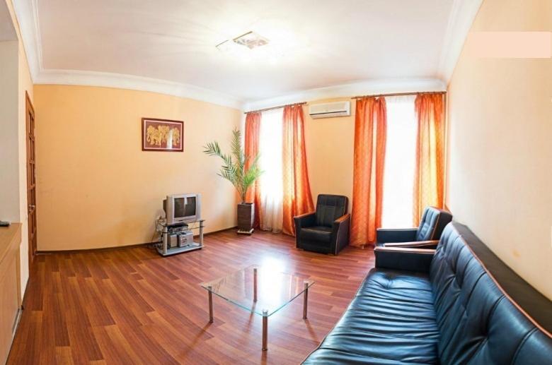 Alex Apartments on Lva Tolstogo - 阳台的一居室公寓-25 Antonovicha Str