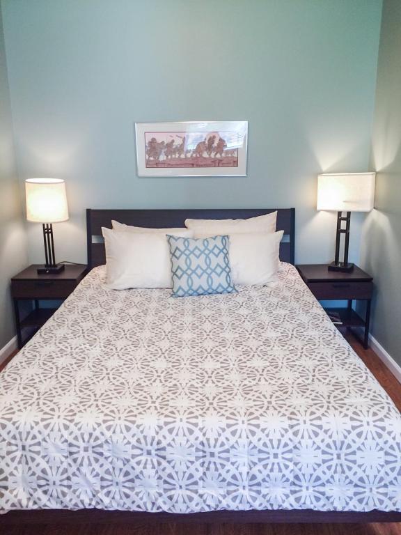 Trailhead Lodging - Queen Room