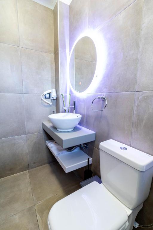A bathroom at Elysian Studios