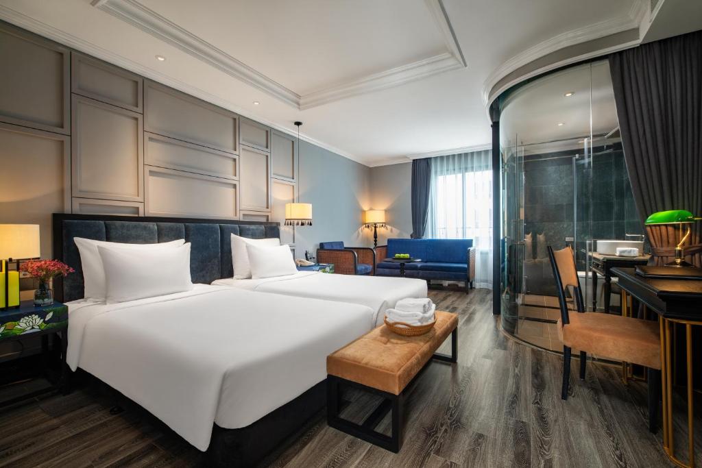 Postel nebo postele na pokoji v ubytování Solaria Hanoi Hotel