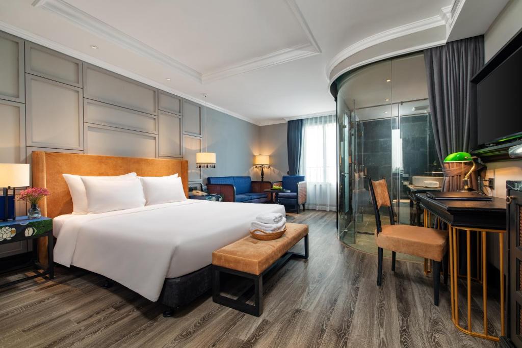 Postel nebo postele na pokoji v ubytování Solaria Hanoi Hotel