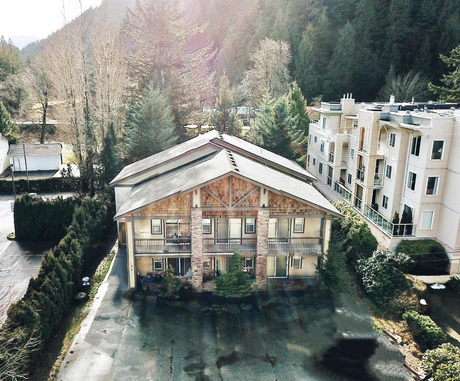 Cedar Springs Harrison Lake - Housity