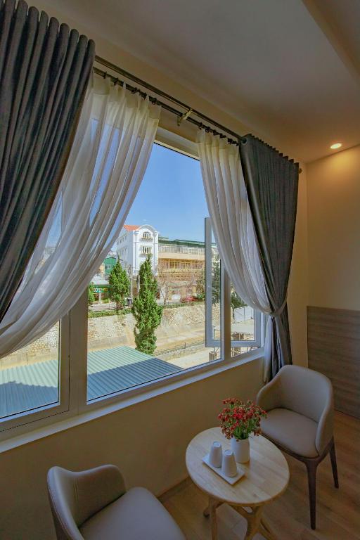 Khanh Uyen 1 Hotel的休息区