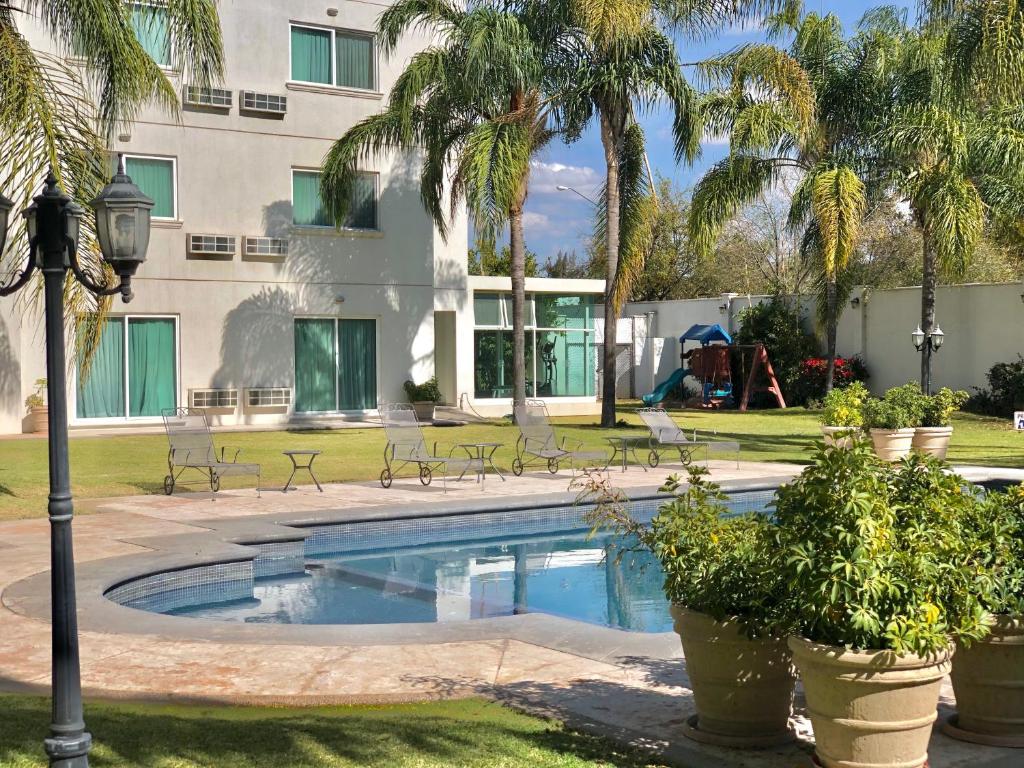 Bazén v ubytování Hotel Real de Minas Bajio nebo v jeho okolí