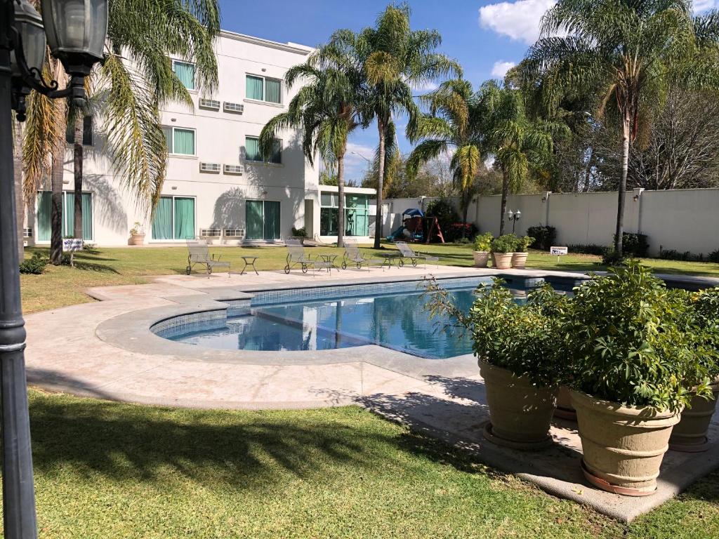 Bazén v ubytování Hotel Real de Minas Bajio nebo v jeho okolí