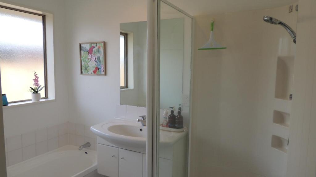 Airport, motorway, shopping handy - Resim 13