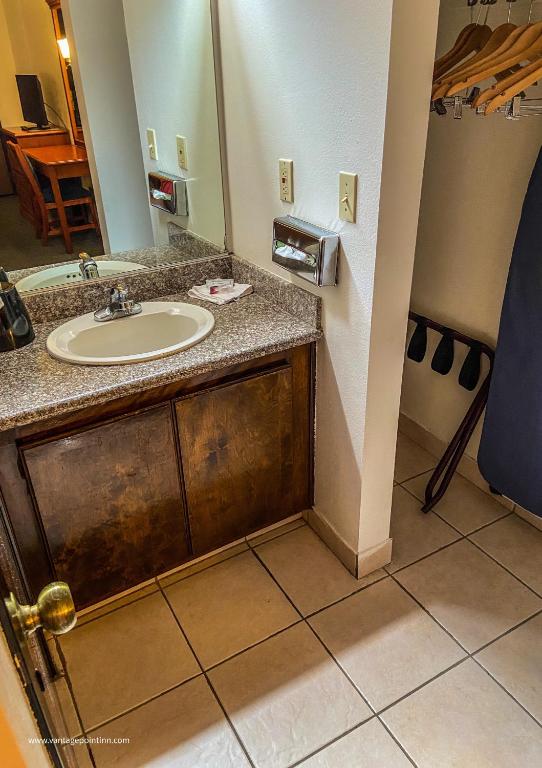 Vantage Point Inn - Woodland Hills - Chambre Queen Avec 2 Lits Queen-Size - Fumeurs