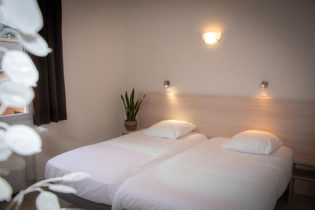 Hotel et Appartements Reine D'Azur - Standaard Tweepersoonskamer Met 2 Aparte Bedden