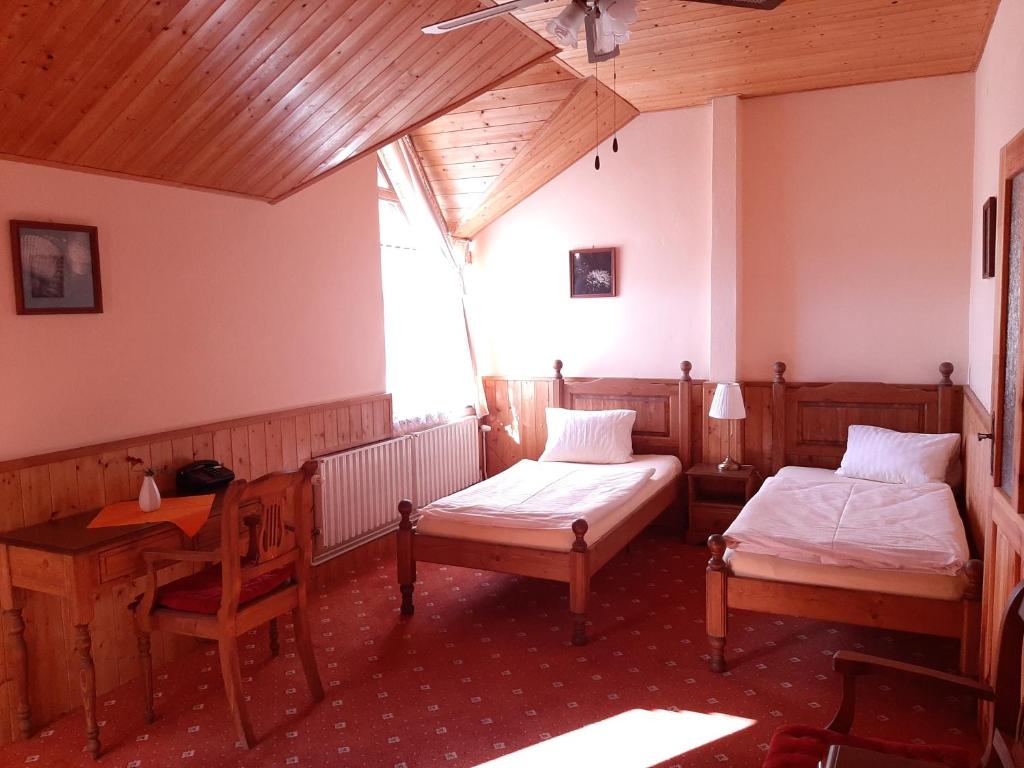 Postel nebo postele na pokoji v ubytování garni Hotel ASAS***