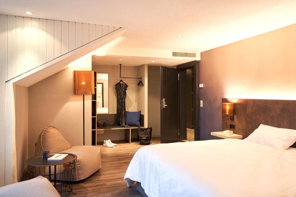 Postel nebo postele na pokoji v ubytování The HEY HOTEL