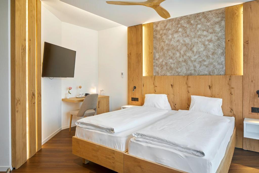 Postel nebo postele na pokoji v ubytování Hotel Rössli Gourmet & Spa