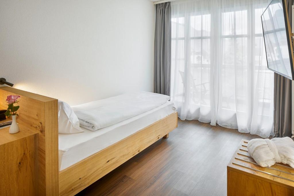 Postel nebo postele na pokoji v ubytování Hotel Rössli Gourmet & Spa