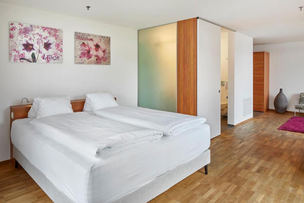 Postel nebo postele na pokoji v ubytování Hotel Rössli Gourmet & Spa