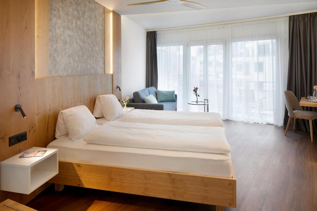 Postel nebo postele na pokoji v ubytování Hotel Rössli Gourmet & Spa