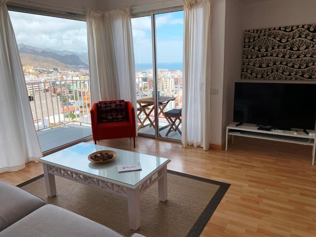 TV a/nebo společenská místnost v ubytování Apartamentos Bruja
