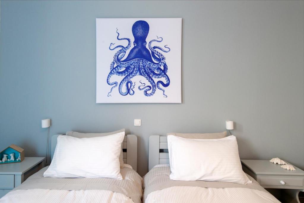 Posteľ alebo postele v izbe v ubytovaní JUST BLUE with amazing Sea Views in Piso Livadi