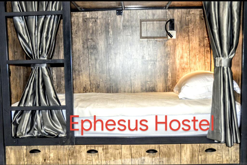 Giường trong phòng chung tại Ephesus Hostel