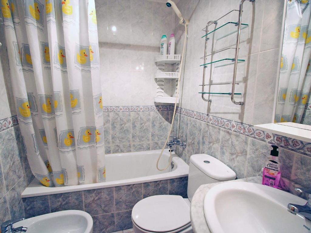 A bathroom at Holiday Home Tamarit Beach by Interhome