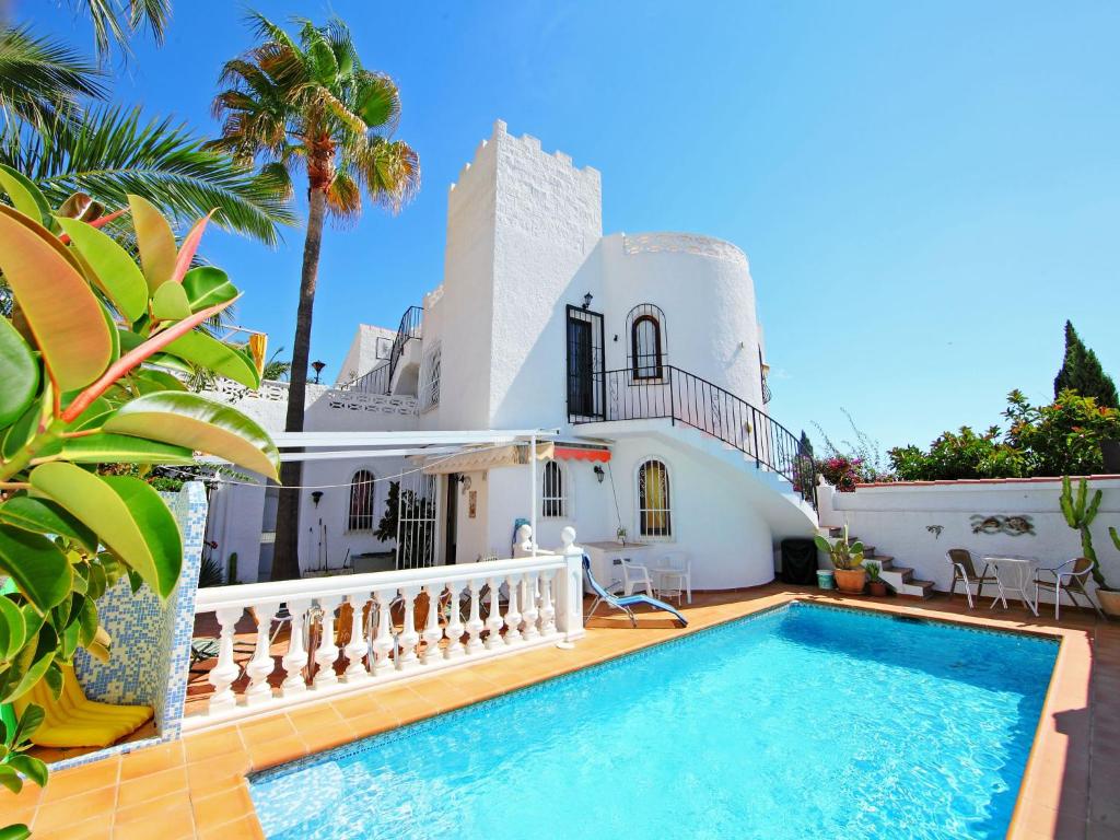 a villa with a swimming pool in front of a house at Holiday Home Casa de las Rosas by Interhome in L’Alfàs del Pi