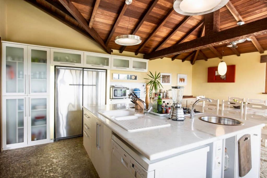  Buzios Hillside Retreat