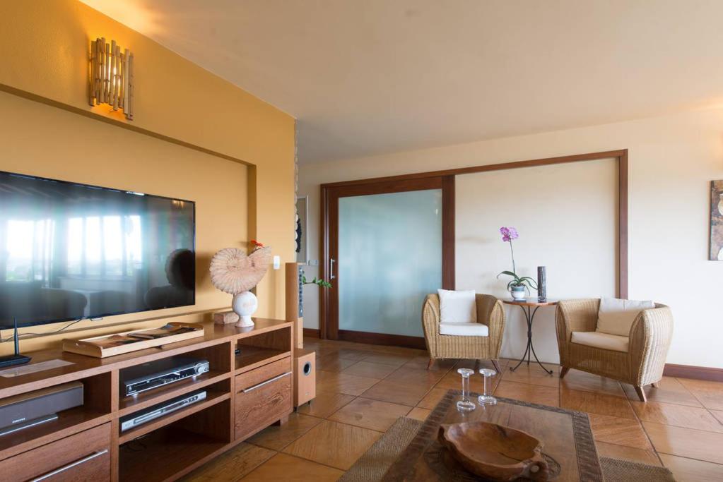  Buzios Hillside Retreat