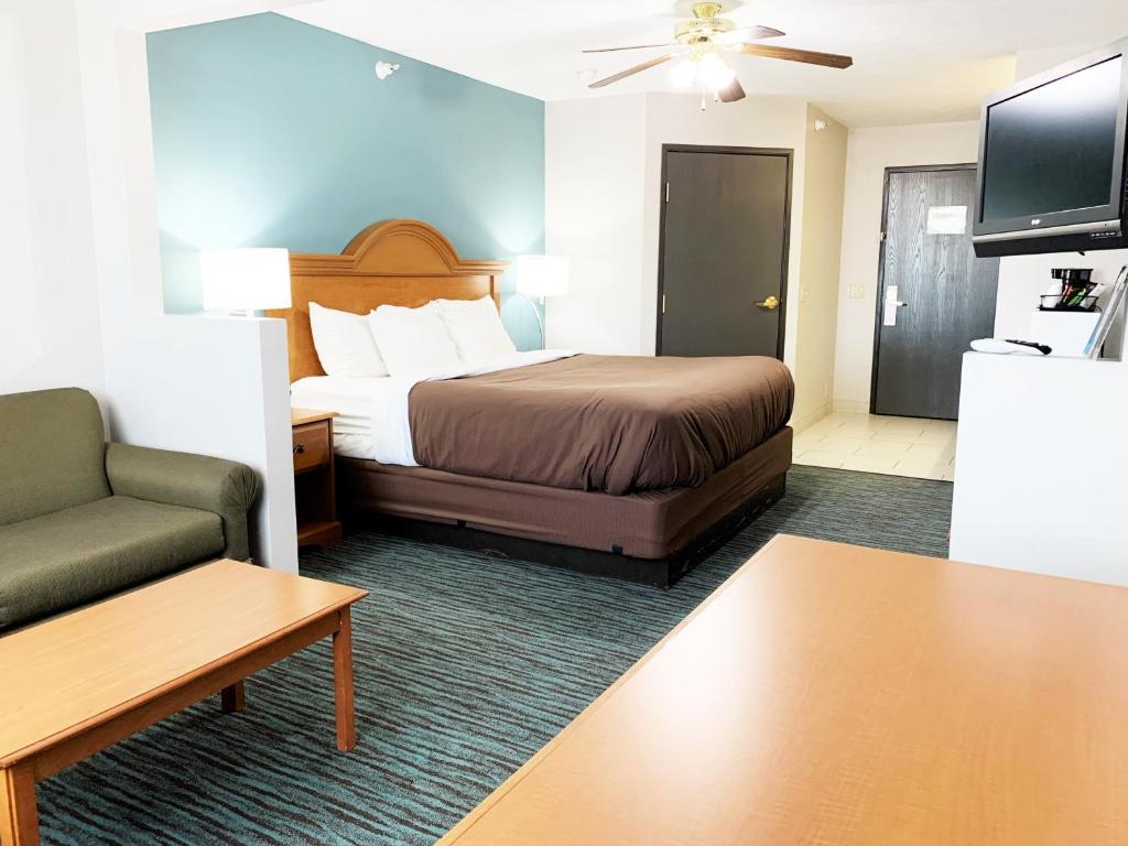 Säng eller sängar i ett rum på Countryside Suites Lincoln I-80