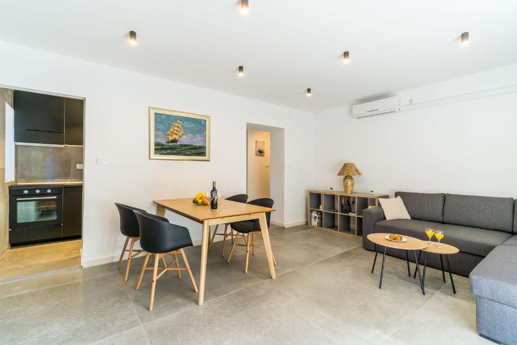 Kuchyň nebo kuchyňský kout v ubytování Lapad bay luxury apartment