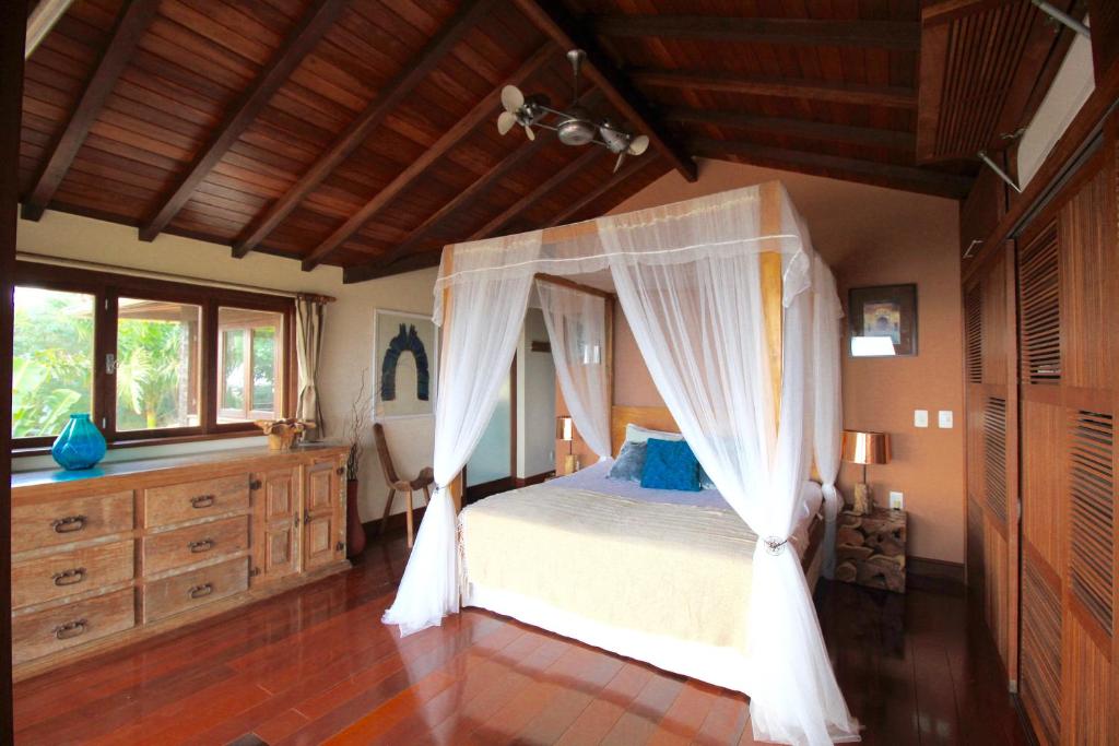  Buzios Hillside Retreat