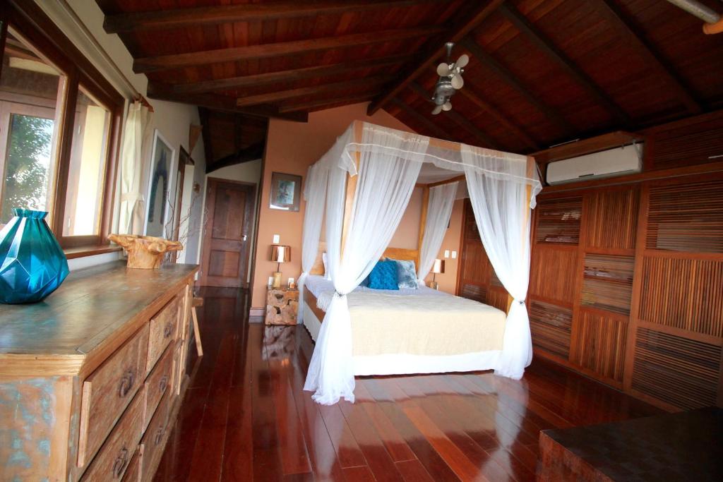  Buzios Hillside Retreat